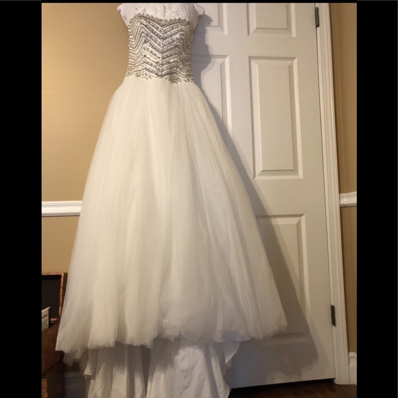 Ivory White Wedding Dress - Picture 1 of 7